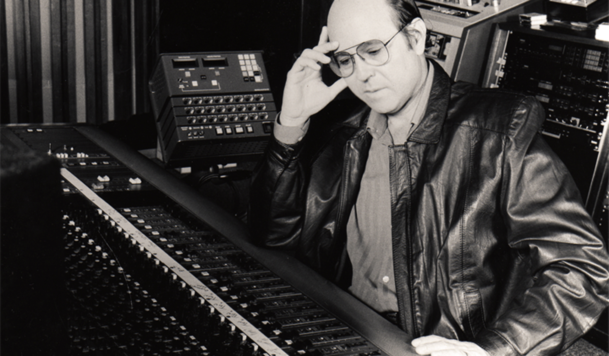 Luis Alva — En el estudio